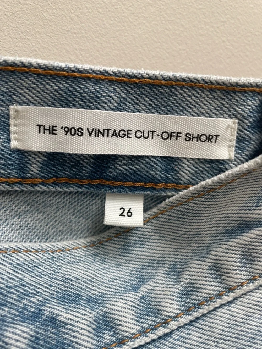 Aritzia Denim Forum The ‘90s Vintage Cut-Off Short 2” Light Wash Denim Shorts